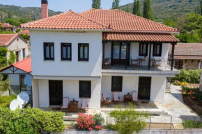 Zmas Apartment, Chorto